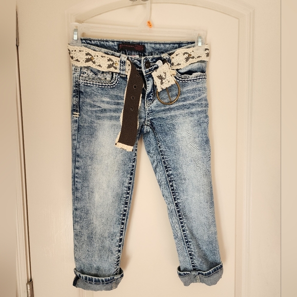 No Boundaries Stylish Blue Jeans with Belt - Picture 1 of 3